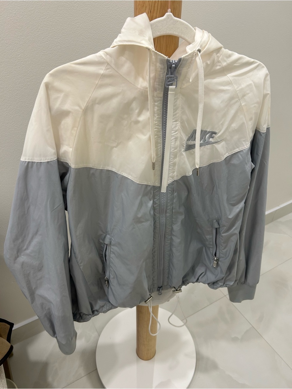Nike Colorblock Hooded Rain Jacket - White & Light Gray